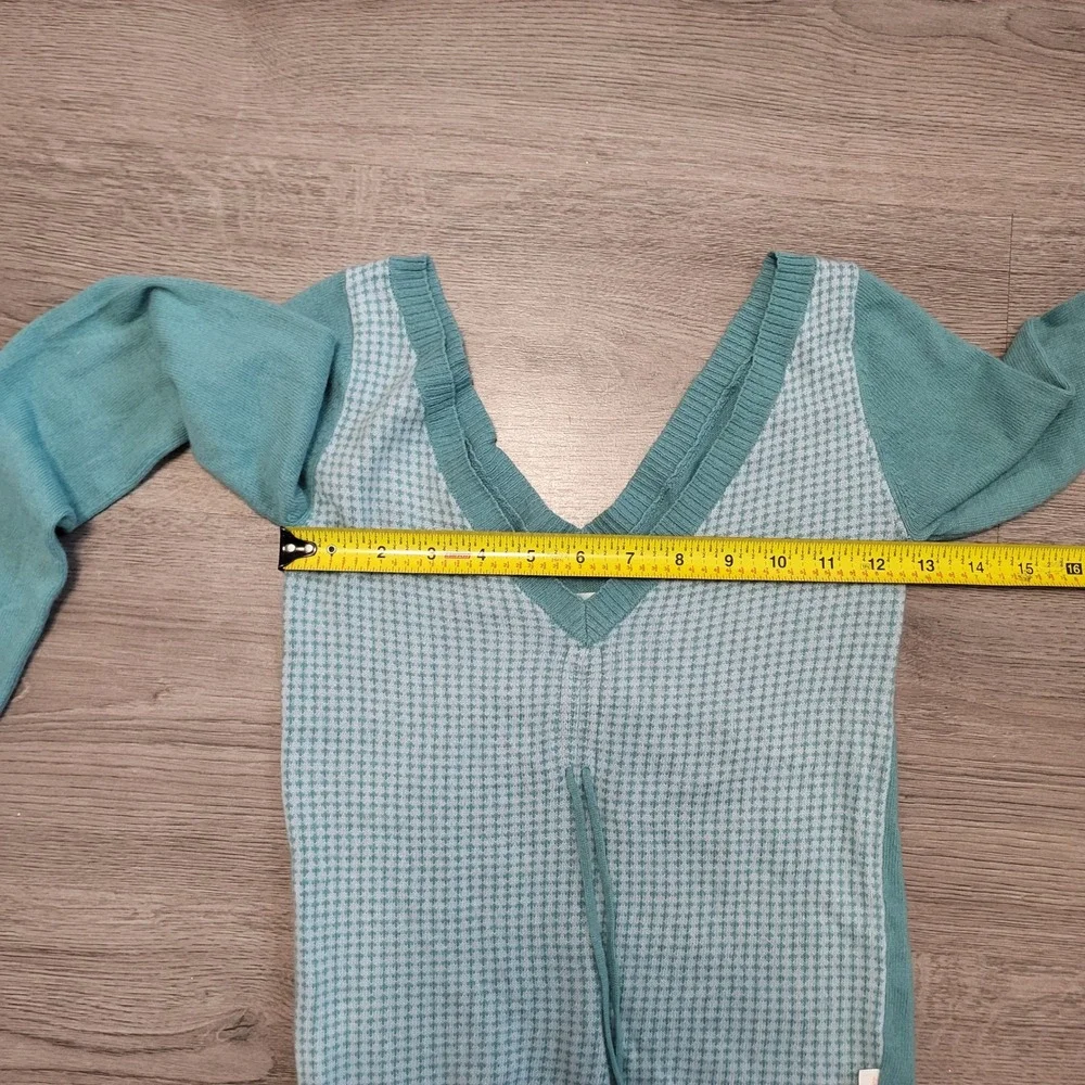 Hollister Y2K Teal Houndstooth V-Neck Tie Front Long Sleeve Sweater Small NWT